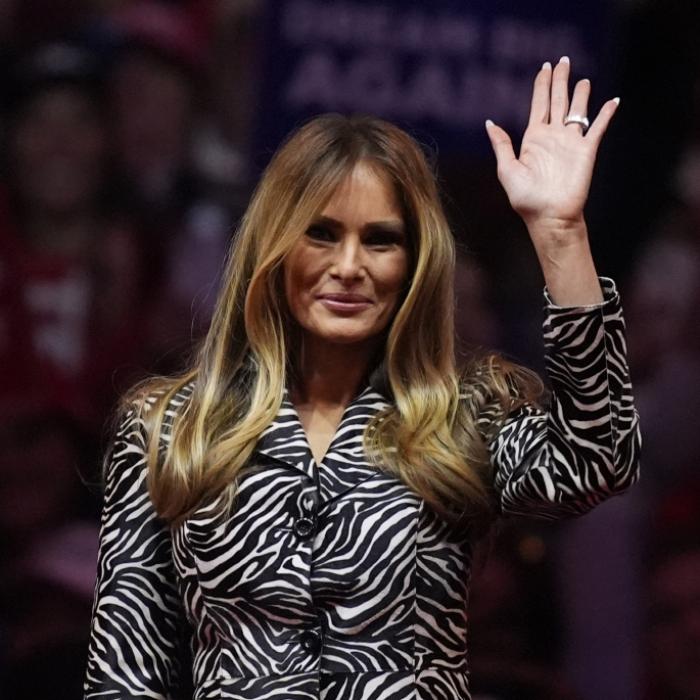 Putin-Propagandisten zeigen Hüllenlosfotos der Trump-Frau
