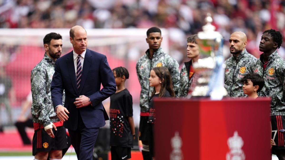 Trotz royaler Zwangspause wollte sich Prinz William das "Emirates FA Cup"-Finale im Londoner Wembley Stadion nicht entgegen lassen. (Foto)