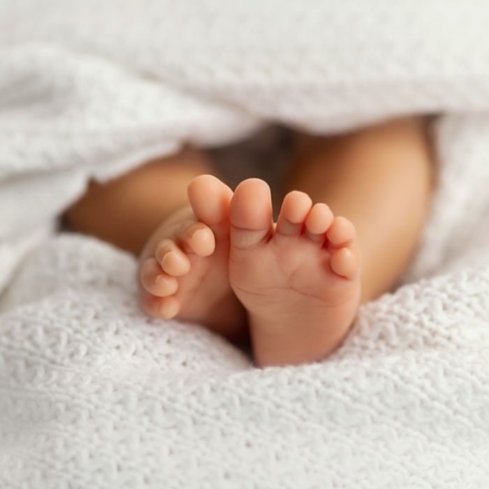 Schock-Video! Mutter verabreicht Baby Wodka