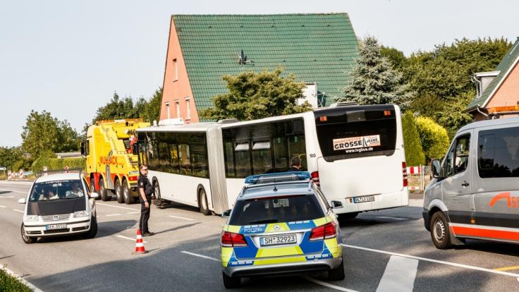 Der Linienbus, in dem die Attacke stattfand, wurde am Freitagnachmittag abgeschleppt.