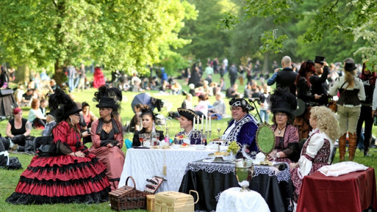 Viktorianisches Picknick beim Wave-Gotik-Treffen