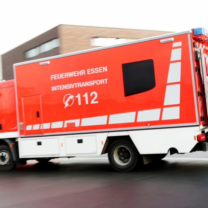 Kinder (1 und 4) nach Fenster-Sturz lebensgefährlich verletzt