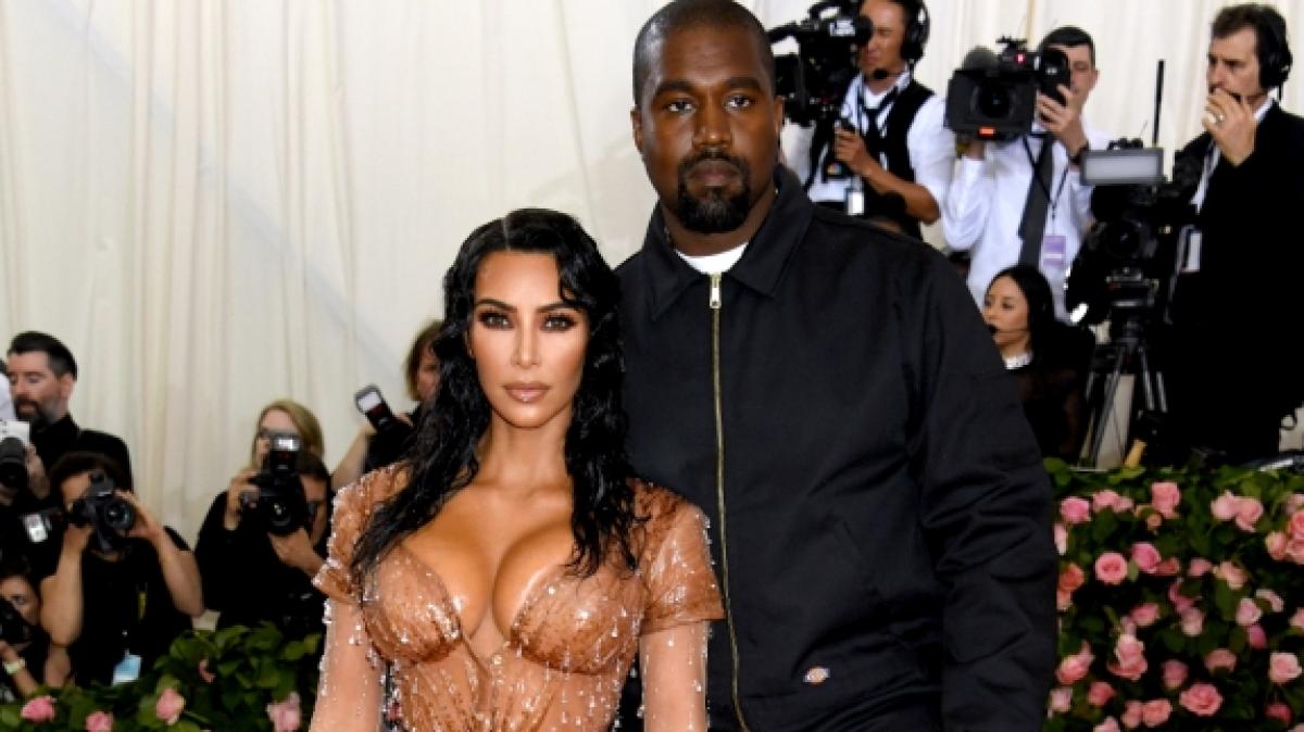 W&auml;hrend seine Ehe mit Kim Kardashian soll Kanye West eine Aff&auml;re mit einer ber&uuml;hmten S&auml;ngerin gehabt haben. (Foto)