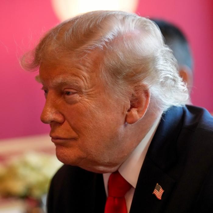 Nach irritierenden Aussagen bei einer Wahlkampfveranstaltung wird im Netz über Donald Trumps Sexualität spekuliert.