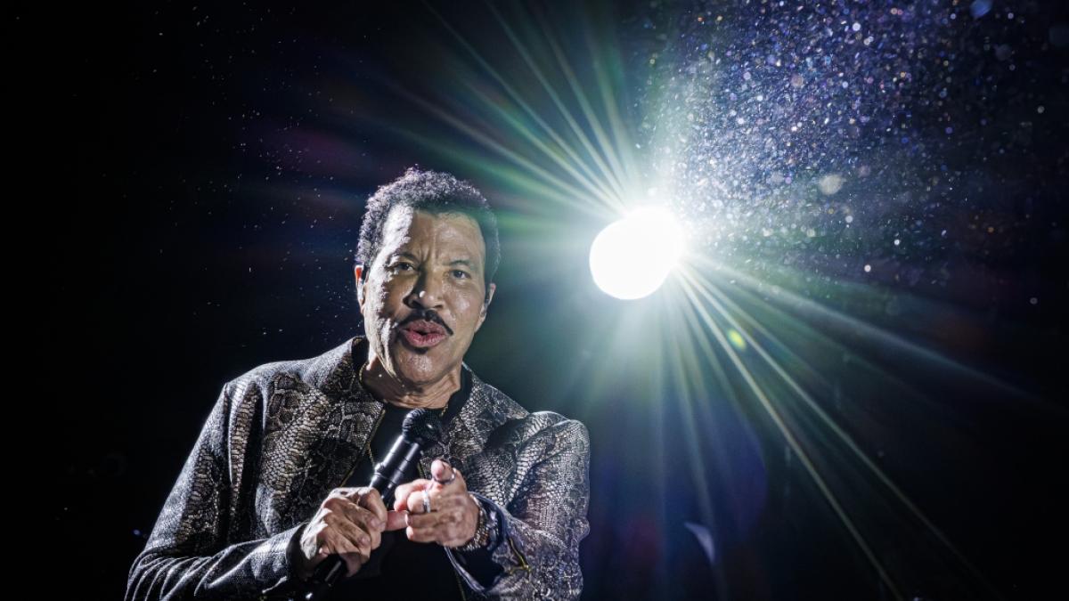 Lionel Richie nach Konzert in Klinik: Schreckmoment um den Weltstar (Foto)