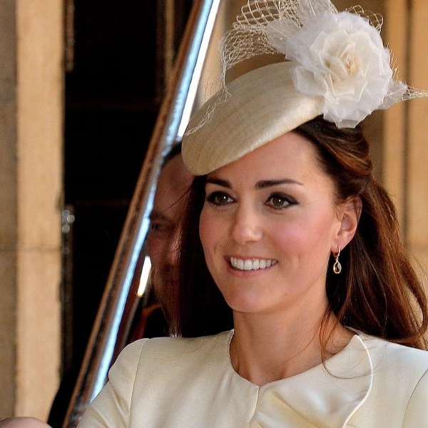 Popo-Blitzer! Böses Lüftchen hebt royalen Rock