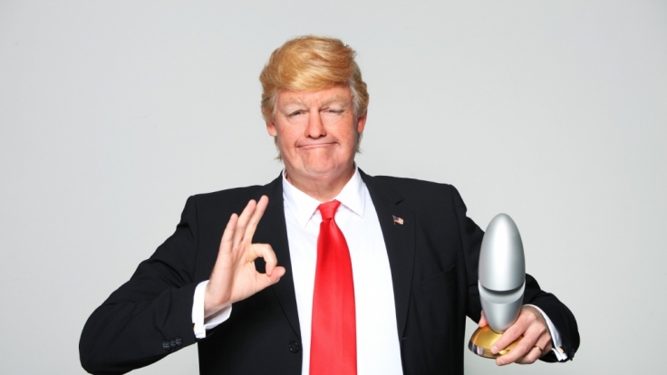 Max Giermann - hier als Donald Trump - präsentiert