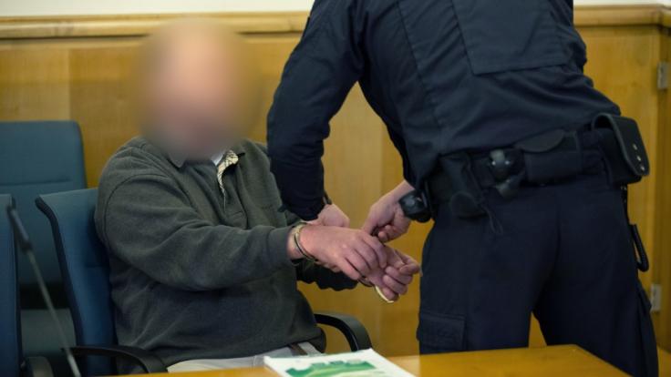 Täter wegen Mordes und Brandstiftung zu lebenslanger Haft verurteilt.