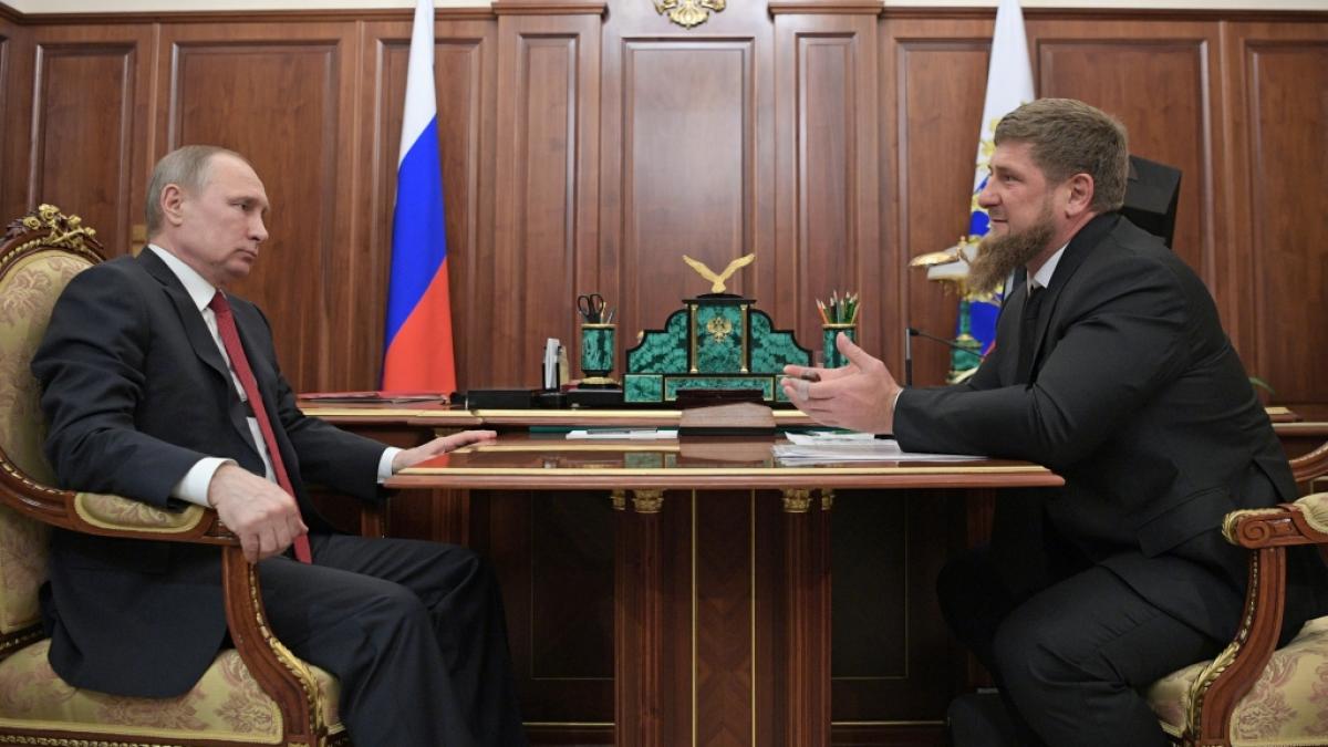 Wladimir Putin mit Ramsan Kadyrow, dem Pr&auml;sidenten der russischen Teilrepublik Tschetschenien, am 19.04.2017 in Moskau. (Foto)