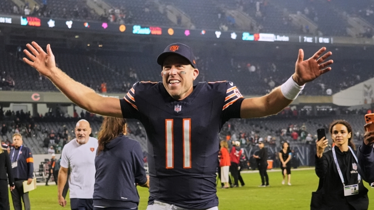 American Football, M&auml;nner: Profiliga NFL, Chicago Bears - Philadelphia Eagles, Hauptrunde, Hauptrunde-Partien, 3. Spieltag. Case Keenum, Quarterback der Chicago Bears, feiert den Sieg seiner Mannschaft. (Foto)