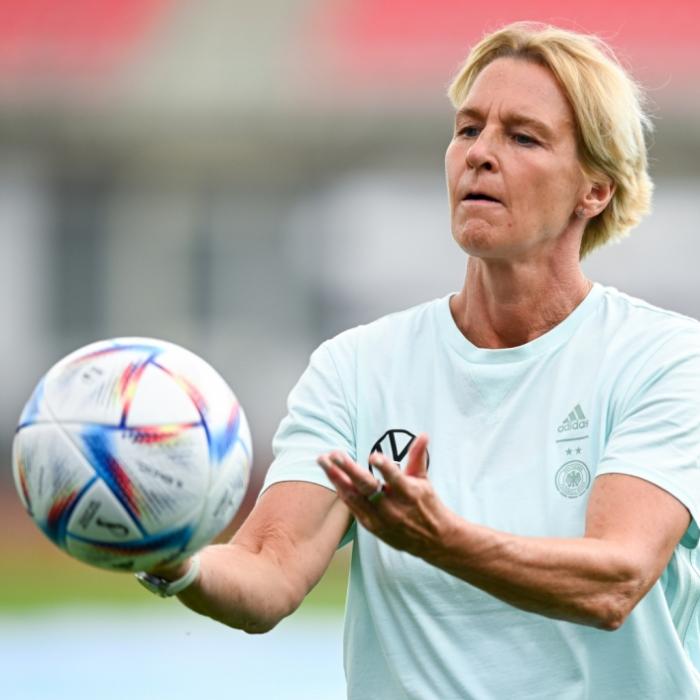Wie lebt die Ex-Bundestrainerin eigentlich abseits des Fußballfeldes?