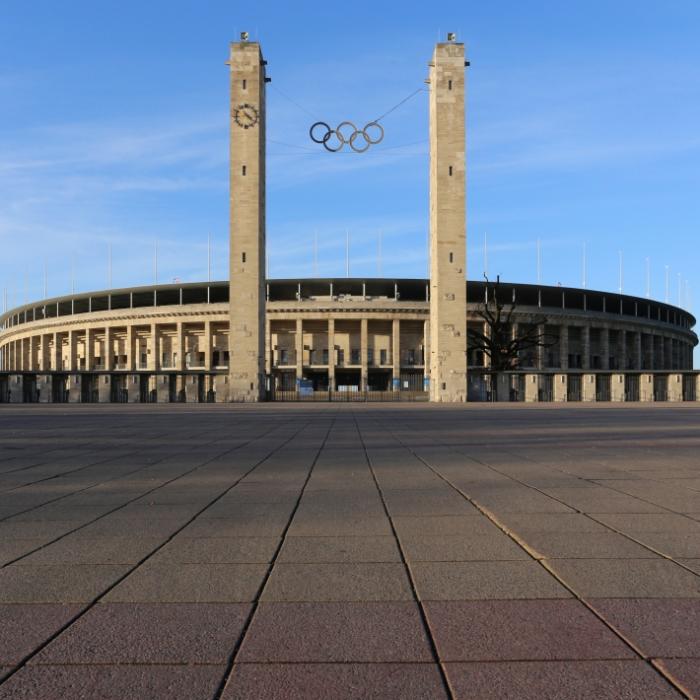 Fußball-Fan (55) nach Prügelei gestorben! Polizei sucht Täter