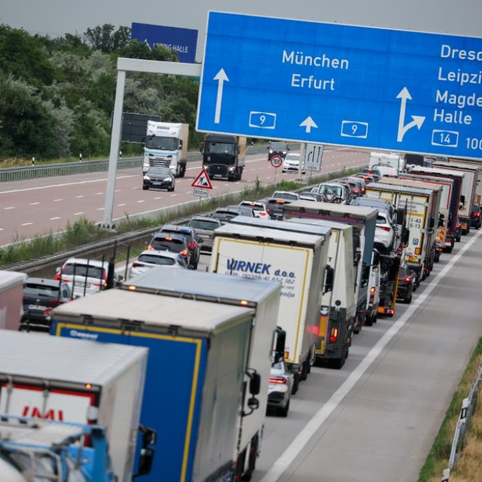 Stau-Alarm in den Sommerferien! Diese Autobahnen sind heute dicht