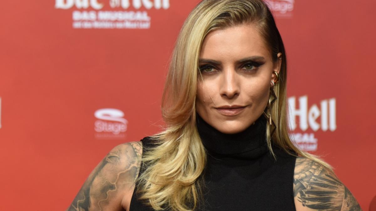 Sophia Thomalla muss notgedrungen k&uuml;rzer treten. (Foto)