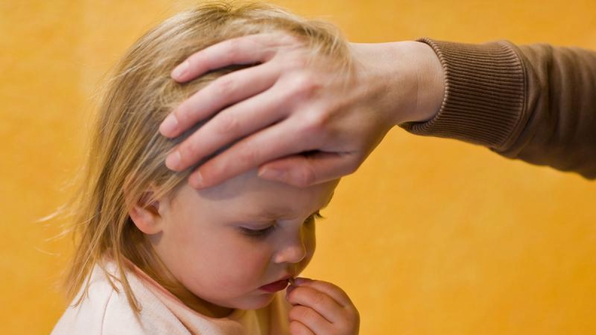 Fieber kann bei Kindern durchaus auf eine ernsthafte Erkrankung hinweisen:wie etwaMeningokokken. (Foto)