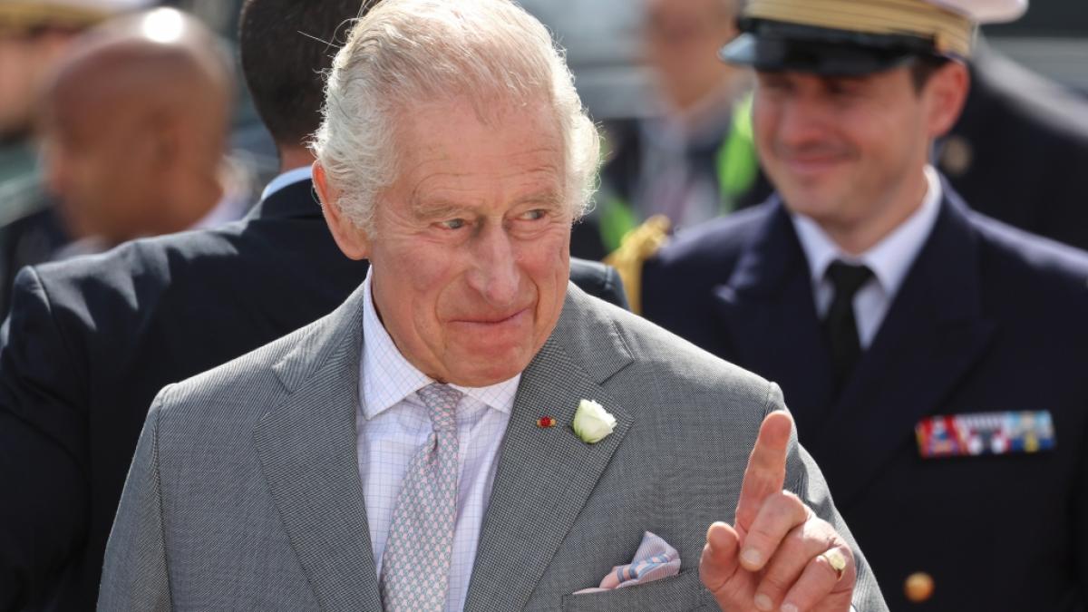 Aktuell muss der royale Alltag ohne K&ouml;nig Charles III. &uuml;ber die B&uuml;hne gehen - doch die Royals-News sind auch ohne den Monarchen turbulent bis zum Anschlag. (Foto)