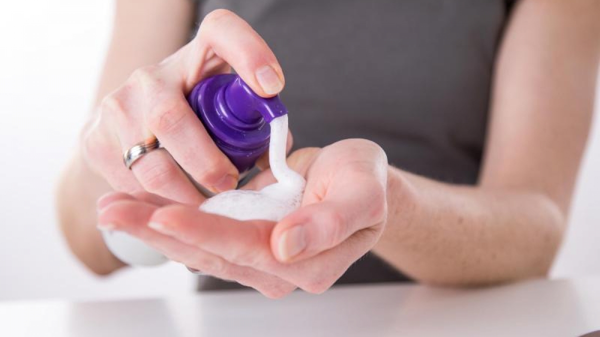 Viele Haarkuren enthalten problematische Inhaltsstoffe. (Foto)