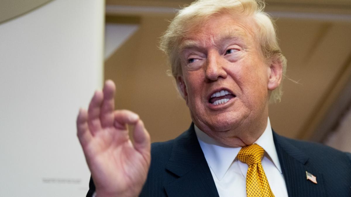 Donald Trump eskaliert in seinem KI-Krieg gegen seine Widersacher immer weiter - nun muss selbst der offizielle Account des Wei&szlig;en Hauses als Spielwiese herhalten. (Foto)