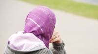 Ein ernster Fall: Im Jemen hat eine Achtjährige ihren Vater verklagt, weil der sie mit einem 30 Jahre alten Mann zwangsverheiratet hat. Weil ihr niemand in der Familie helfen wollte, sei sie ins Gericht gegangen und habe dort die Scheidung beantragt.