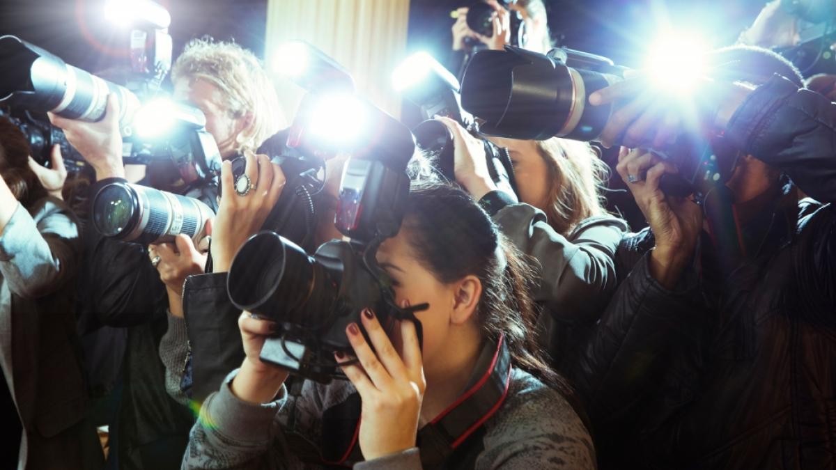 Die Welt der Stars im Blick: Aktuelle Promi-Nachrichten lesen Sie auf news.de (Symbolbild). (Foto)