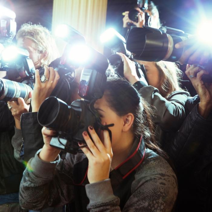 Die Welt der Stars im Blick: Aktuelle Promi-Nachrichten lesen Sie auf news.de (Symbolbild).