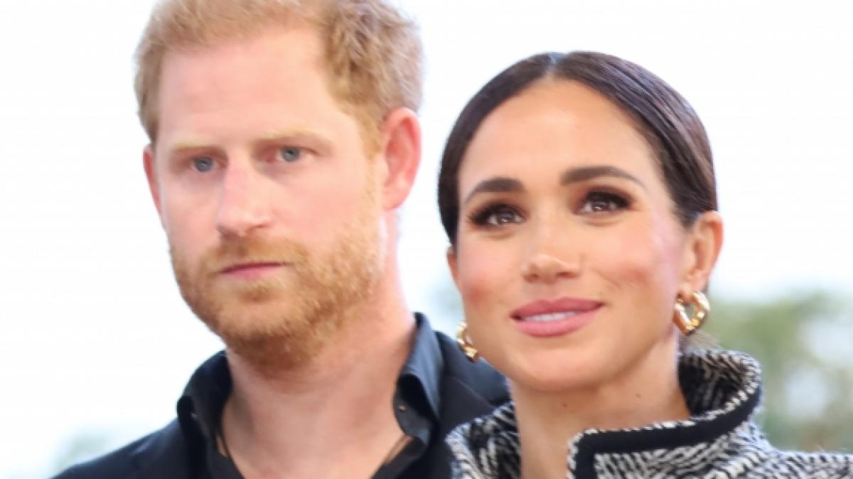 F&uuml;r die Kameras mag Meghan Markle l&auml;cheln, doch Royals-Experten bescheinigen der Ehefrau von Prinz Harry eine explosive Unberechenbarkeit. (Foto)