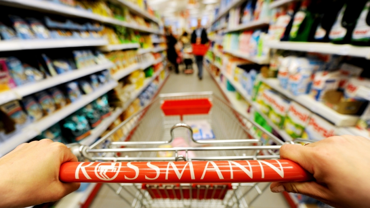 Mit einigen Tricks sparen Kunden bei Rossmann und Co. Geld. (Foto)