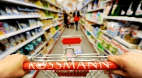 Mit einigen Tricks sparen Kunden bei Rossmann und Co. Geld.