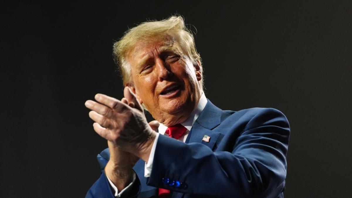 US-Pr&auml;sident Donald Trump (80) lockt die W&auml;hler:innen anl&auml;sslich der Midterms in den USA mit einem lukrativen Geldversprechen.&nbsp; (Foto)