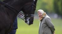 Queen Elizabeth II. liebt ihre Pferde über alles - ein Exemplar hätte sie nach einem peinlichen Furz-Fauxpas allerdings lieber aus dem Stall verbannt.