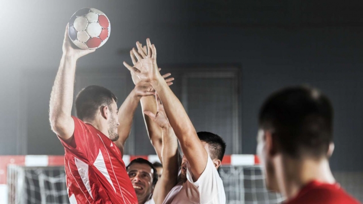 „Piłka ręczna na żywo – mecz międzynarodowy”: retransmisja programu w telewizji i Internecie
