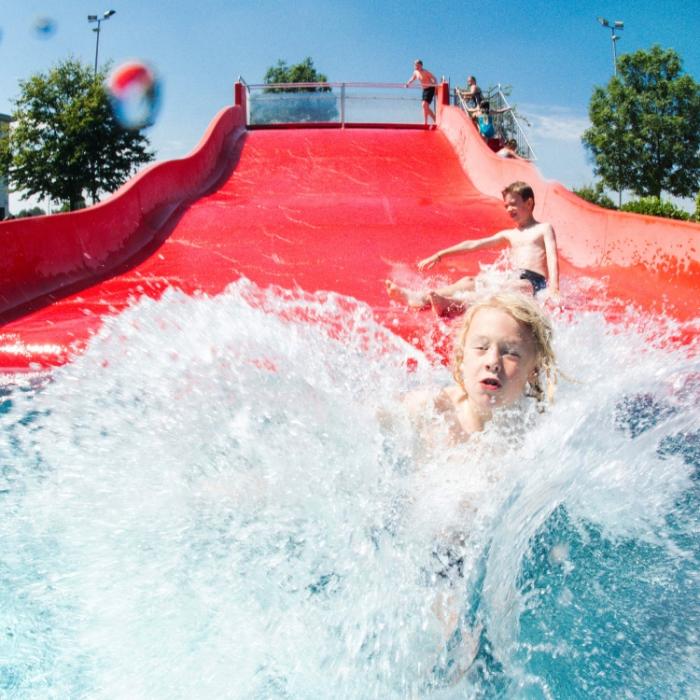 Zähne ausgeschlagen, Uterus zerfetzt - DIESE Wasserrutschen-Unfälle sind Horror pur