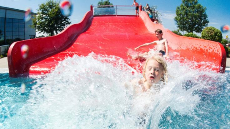 Den Badespaß auf Wasserrutschen bezahlten Touristinnen auf Gran Canaria und Teneriffa mit Horror-Verletzungen (Symbolbild).