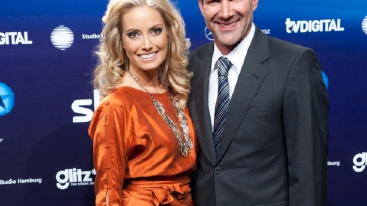 Das Moderatoren-Team Sarah Valentina Winkhaus und Carl-Uwe Steeb bei den Mira-Awards 2012. (Foto)
