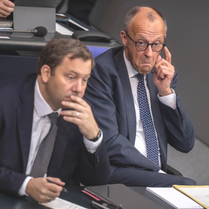 Merz und Klingbeil kassieren mit – Arbeitnehmer sollen Milliarden verlieren