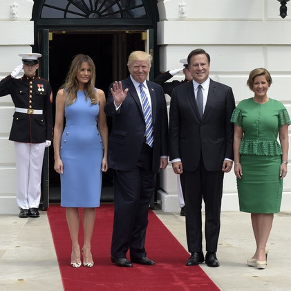 Hat die Gattin von Donald Trump etwa einen Babybauch?