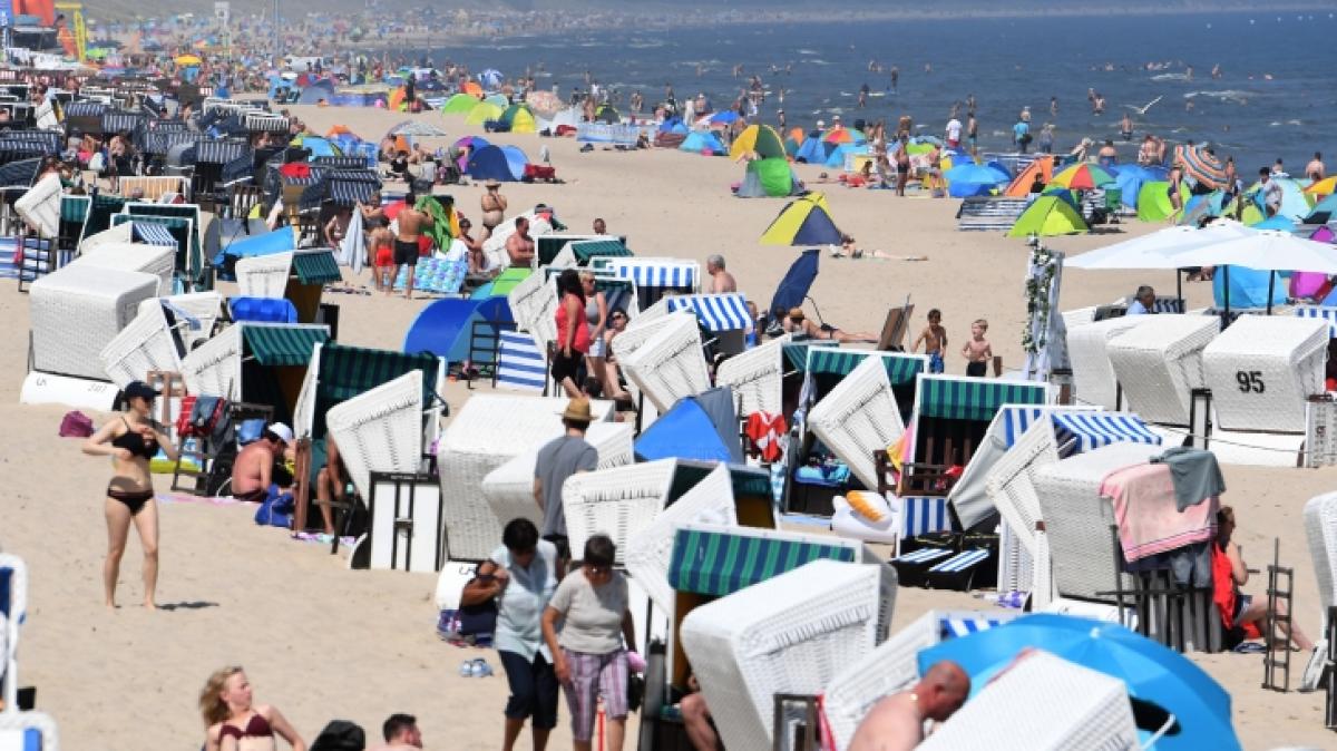 Die Str&auml;nde an Ostsee und Nordsee sind so gut besucht, dass einige bereits geschlossen werden mussten. (Foto)