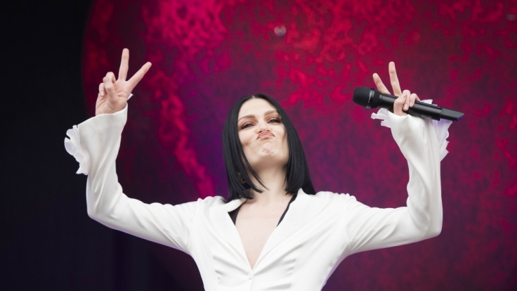 Sängerin Jessie J geizt nicht mit ihren Reizen.