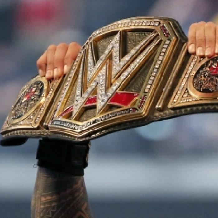 Konnte LA Knight Dauer-Champ Roman Reigns besiegen?