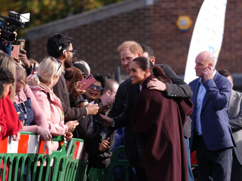 Prinz Harry und Meghan Markle: Herzogin Meghan strahlt bei Pärchen-Comeback nach England-Rückkehr