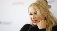 Pamela Anderson verführt im Bikini.