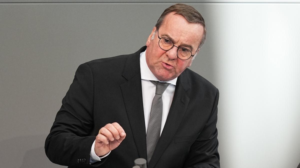 Verteidigungsminister Boris Pistorius (SPD) spricht im Deutschen Bundestag. (Foto)