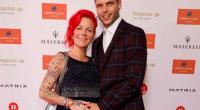 Fußballspieler Dennis Diekmeier und Ehefrau Dana kommen am 27.11.2017 in das Hotel Atlantic Kempinski in Hamburg zum 
