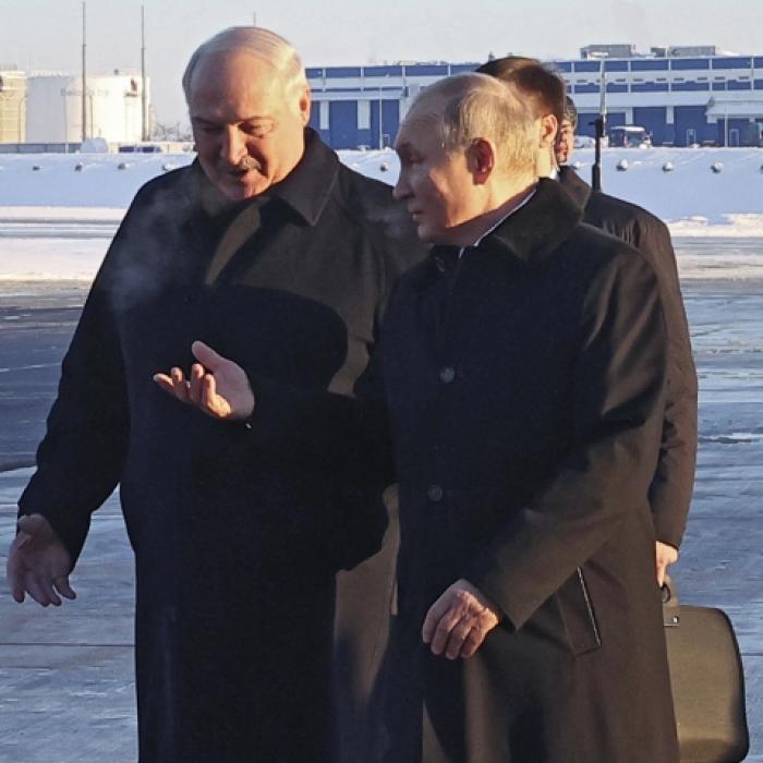 Stolper-Auftritt in Belarus! Das sagt eine Körpersprache-Expertin zu Putins Gesundheit
