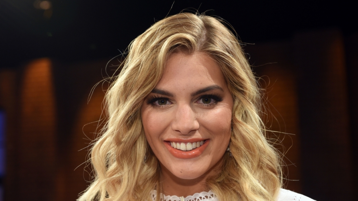 Angelina Kirsch ist Jurorin von "Curvy Supermodel" (RTL2). Von "Germany's Next Topmodel by Heidi Klum" h&auml;lt sie allerdings gar nichts.&nbsp; (Foto)