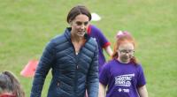 Kate ist immer aktiv - auch auf dem Fußballfeld gibt sie alles.