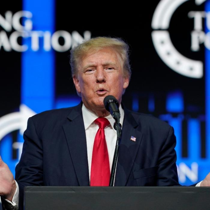 Ex-Mitarbeiter sagen gegen ihn aus! Droht Trump bald der Knast?
