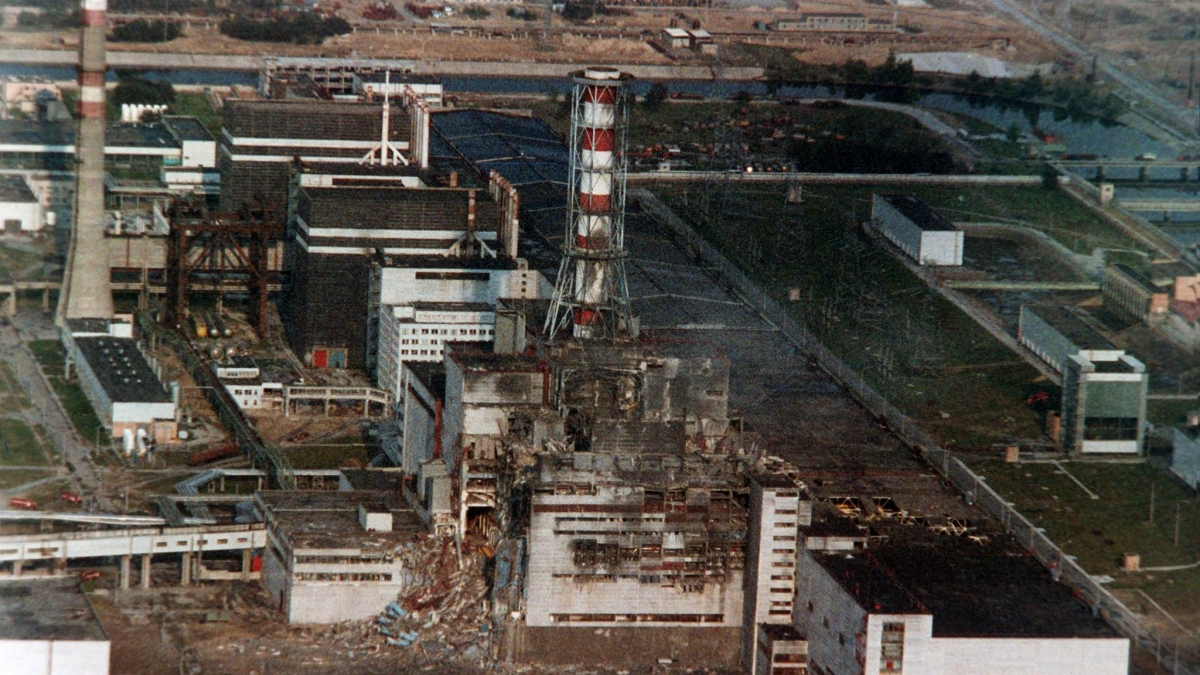 Blick auf den zerst&ouml;rten Reaktor im Mai 1986. Russen-Drohnen haben eine Anlage f&uuml;r Kernmaterial getroffen. (Foto)