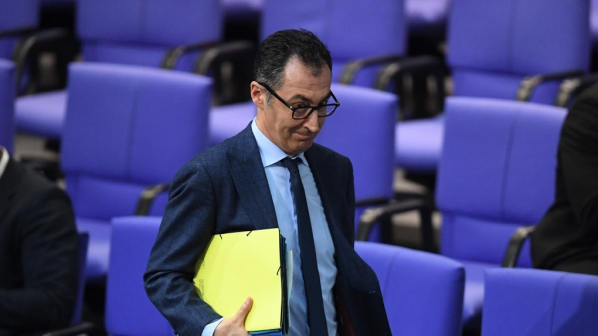 Cem &Ouml;zdemir will die Milchbauern st&auml;rken. (Foto)