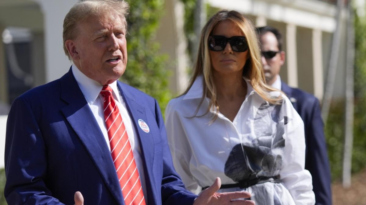 Melania Trump begleitet ihren Mann Donald zur Stimmabgabe bei den Vorwahlen in Florida. (Foto)